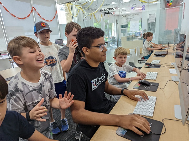 Gaming minecraft roblox and STEM classes for kids in Chicago